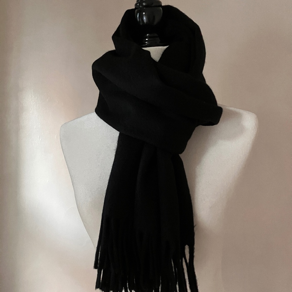 NEW GUCCI TEXTURED CASHMERE SHAWL/SCARF